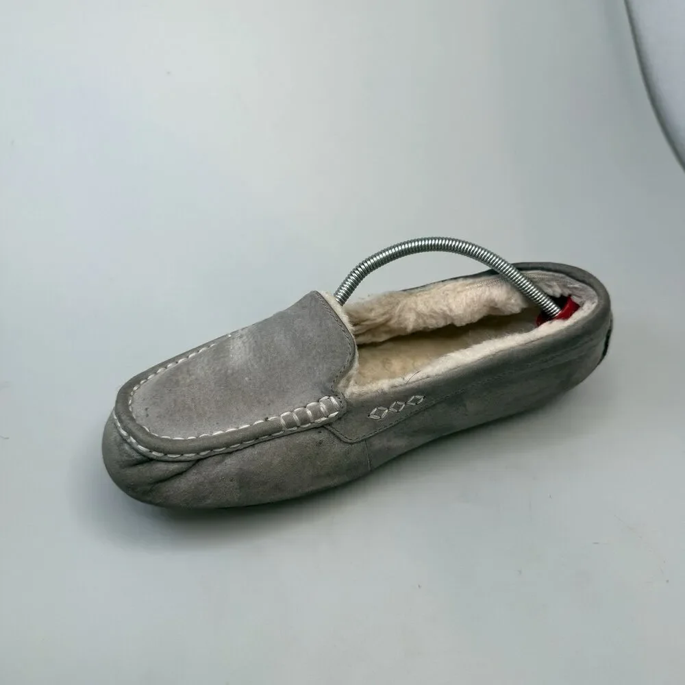 UGG Women's Ansley Slippers Light Gray Size 9 Suede Moccasin Loungewear EUC